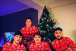 S4 хамтлаг хөгжимгүй That’s Christmas to Me дууг коверложээ