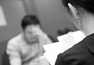 Сэтгэлзүйчид шахагдаж, лам, бөө моодонд орох цаг