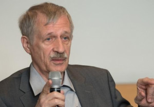 Манфред Протце: Германы сэтгүүлчид өндөр цалинтай учраас ашгийн төлөөх ажил хийдэггүй