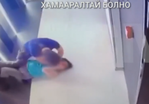 Жүжигчин Т.Билэгжаргал хар тамхи хэрэглэж, төрсөн эхийгээ зодсон хэргээр баривчлагджээ /бичлэг/