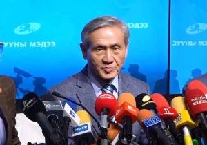 ҮХНӨ-өө унагах гэж тавдугаар шинэ Үндсэн хуулийг өргөн барив уу