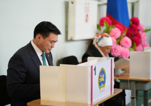 Монгол Улсын Шадар сайд С.Амарсайхан саналаа өглөө