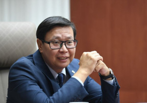 П.Наранбаяр: Багш, ажилтны цалинг нэмэхэд ₮960 тэрбум хэрэгтэй байсан. Гэвч энэ удаад зөвхөн багшийн цалинг нэмэхэд ₮520 тэрбум шийдэгдсэн