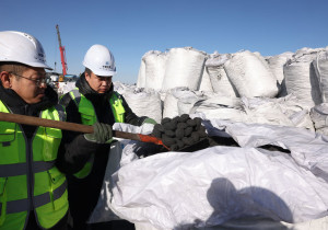 Эрээн хотын гаалийн талбайд 8000 тонн, “Тавантолгой түлш” компанийн үйлдвэрт 35 мянган тонн хагас коксон түлш нөөцлөөд байна