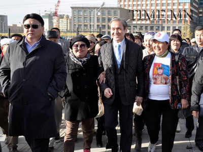 Н.Энхбаяр мод тарилаа