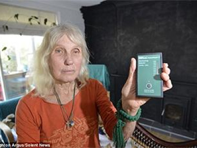 Тэтгэврийн хөгшин Wi-Fi-тай тэмцэж байна