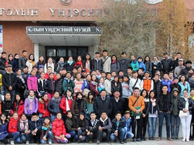 Залуус жуулчны хөтөлбөрөөр нэг өдөр аяллаа