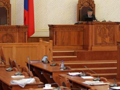 Чуулганы хуралдаан гишүүдийн ирц бүрдээгүйгээс хойшиллоо