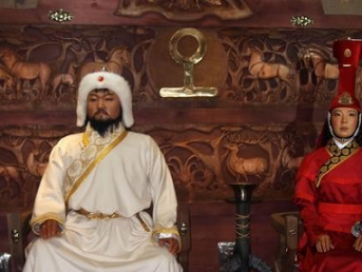 “Чингис хаан вакс галерей” байршлаа солив
