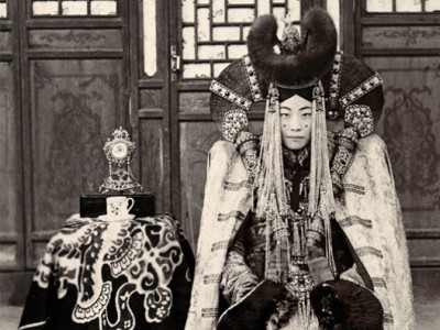 Монголчууд Хятад хүн Монгол эхнэр авахыг хориглосон хууль гаргаж байжээ