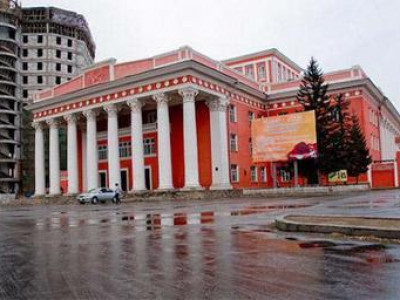 УДЭТ-ын тайзнаа энэ сард түүхэн болон уянгын жүжгүүд тоглогдоно