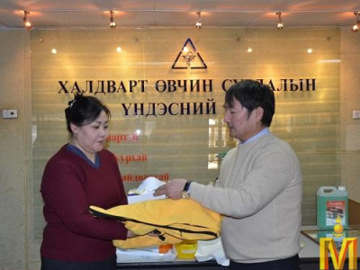 Эбола вирусын халдварын үед хэрэглэх хувийн хамгаалах хувцас, халдваргүйжүүлэх бодисыг хуваариллаа