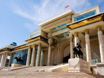 Намдаа хандив өгч албан тушаал горилдог уу