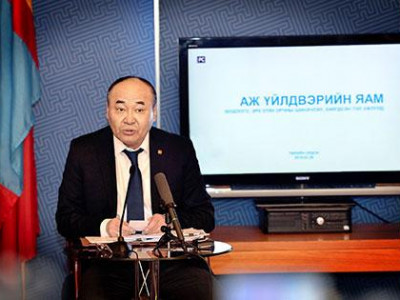 ”Сайдын цаг” уулзалтад Аж үйлдвэрийн сайд Д.Эрдэнэбат оролцлоо