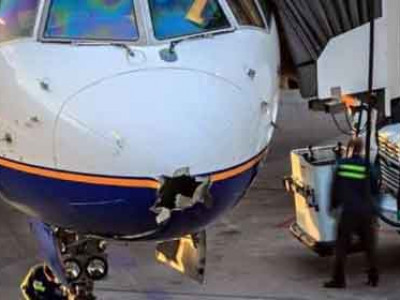 Исландын “Боинг 777” онгоц аянганд цохиулжээ