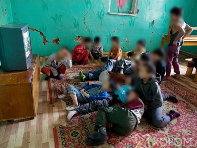 Асрамжийн газарт хүүхдийн эрх зөрчигдөж буйг илрүүлжээ