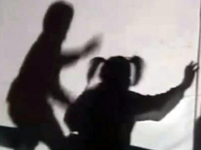 Хоёр настай охин ээжийнхээ зодуурын бай болдог уу
