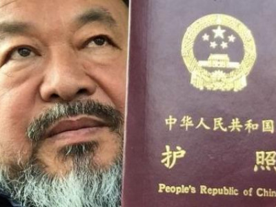 Хятадын тэрслүү үзэлтэн Ай Вэйвэй дөрвөн жилийн дараа паспортоо авлаа