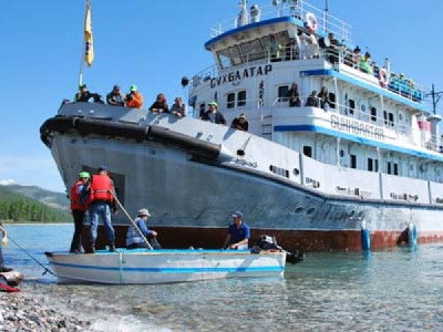 Нуурын эрэг Нарантуул захыг санагдуулсны учир начир