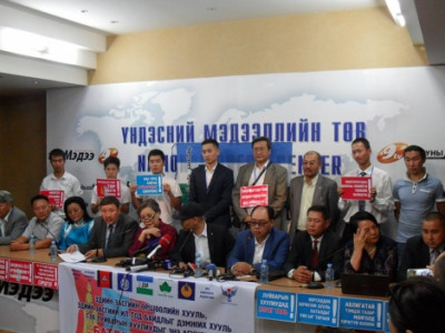 Монголд фашист нийгэм бий болж байна гэв