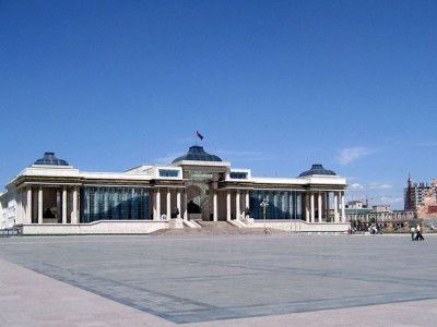Баялгийн хараал ба бид