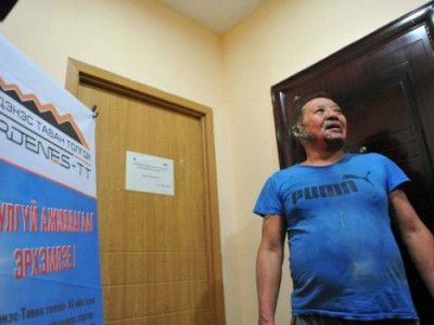 С.Эрдэнийн амьсгалын зам хүнд түлэгдэлтэй учир амь насанд нь халтай байж болзошгүй