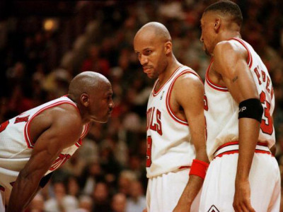 Рон Харпер “Дайчдыг”-ыг дээрэлхэв