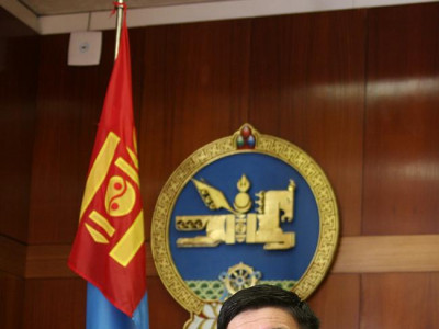 Ц.Нямдорж: Гарын үсэг цуглуулж Үндсэн хуульд өөрчлөлт оруулах гэж байгаа нь гэмт хэрэг шүү