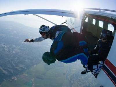 Шүхрээр буугаад од болов