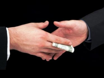 Бизнесийн салбарынхан төрийн салбарт авлига их байна гэж үзжээ