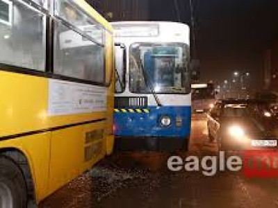 Автобусны жолооч нар 405 осол гаргаж, 254 хүн гэмтжээ