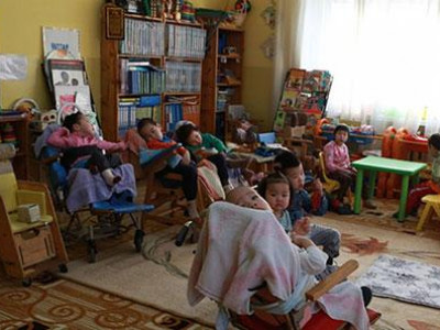 Гандан хийдэд гар татаагүй ч хүүхдэд хөлдүү сэтгэл дэвссээр байх уу