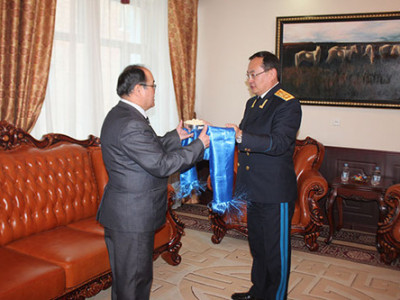 Ахмад прокуроруудыг хүлээн авч хүндэтгэл үзүүллээ