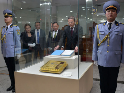  Үндсэн хуулийн уг эхийг Төрийн түүхийн музейд залав