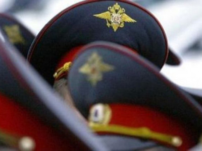 Орос биеэ үнэлэгчид эргүүлийн цагдааг бүтэн цаг хүчирхийлжээ