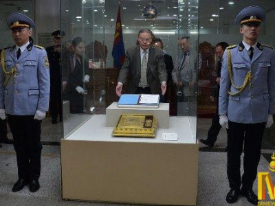 Үндсэн хуулийн уг эхийг Ерөнхийлөгчийн албан өрөөнд буцааж залав