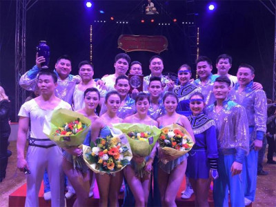 Монгол циркчид алтан цом хүртжээ