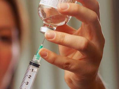 Улаанбурханы вакциныг хийж эхэлжээ