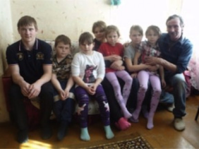 Байшин нь шатсан олон хүүхэдтэй орос эр амиа хорложээ