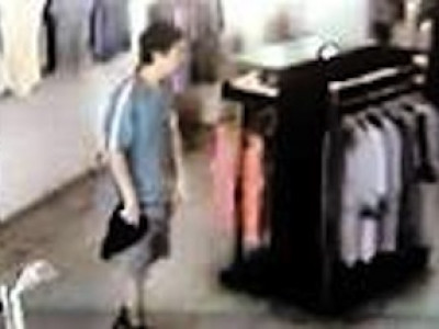 Хулгайлсан хувцсаа өмсөж ирээд ахин хулгай хийх гэд баригджээ
