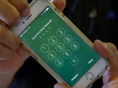 АНУ-ын тусгай албад iPhone-ийг “эвдэж” чаджээ