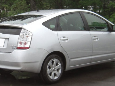 Нохой буудах гээд “Тоyota prius-20” автомашин оножээ
