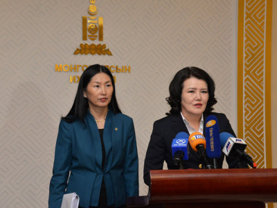Улсын Их Хурлын гишүүн Л.Эрдэнэчимэг, Ц.Оюунгэрэл нар сэтгүүлчдэд мэдээлэл хийлээ