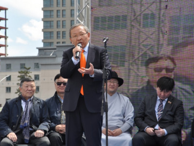 Монголчуудын бусдаас ондооших, омогших зүйл бол монгол хэл, монгол бичиг үсэг, монгол соёл юм