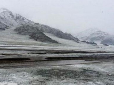 Зарим нутгаар нойтон цас орж цасан шуурга шуурна