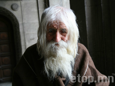 100 настай өвөөгийн 10км газар явган явж өдөржин гуйлга гуйдаг итгэмээргүй шалтгаан