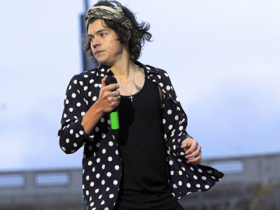 Харри хамтлагаасаа гарна