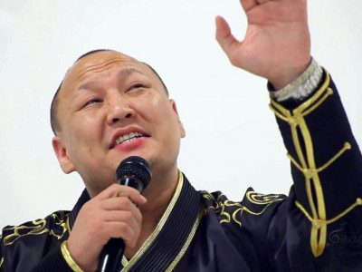 Дээгий: Өргөн тааз, бүдүүн шилбэ нэг л биш харагддаг