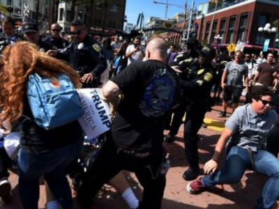 Трампын илтгэл дахиад л үймээнээр өндөрлөв