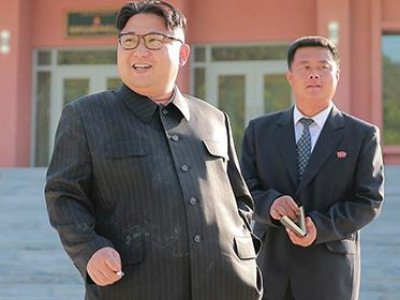 Ким Чен Ун тамхинаас татгалзах намын жанжин шугамаа зөрчиж байна